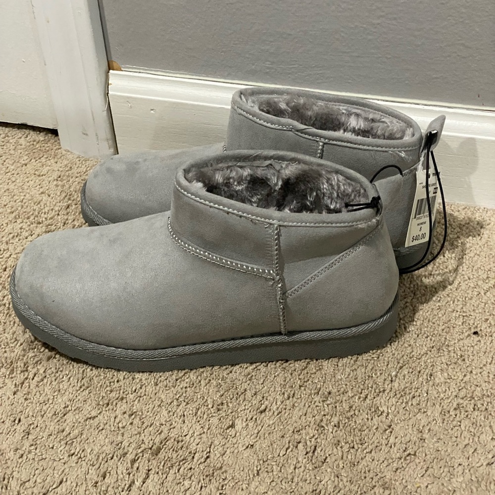 5/20 Falls creek grey short boots sz 8